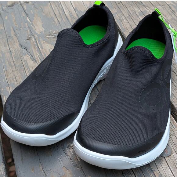 NWT OOFOS OOMG Sport Men\'s Size 9 EU 42 Black White Recovery Slip-On Shoes
